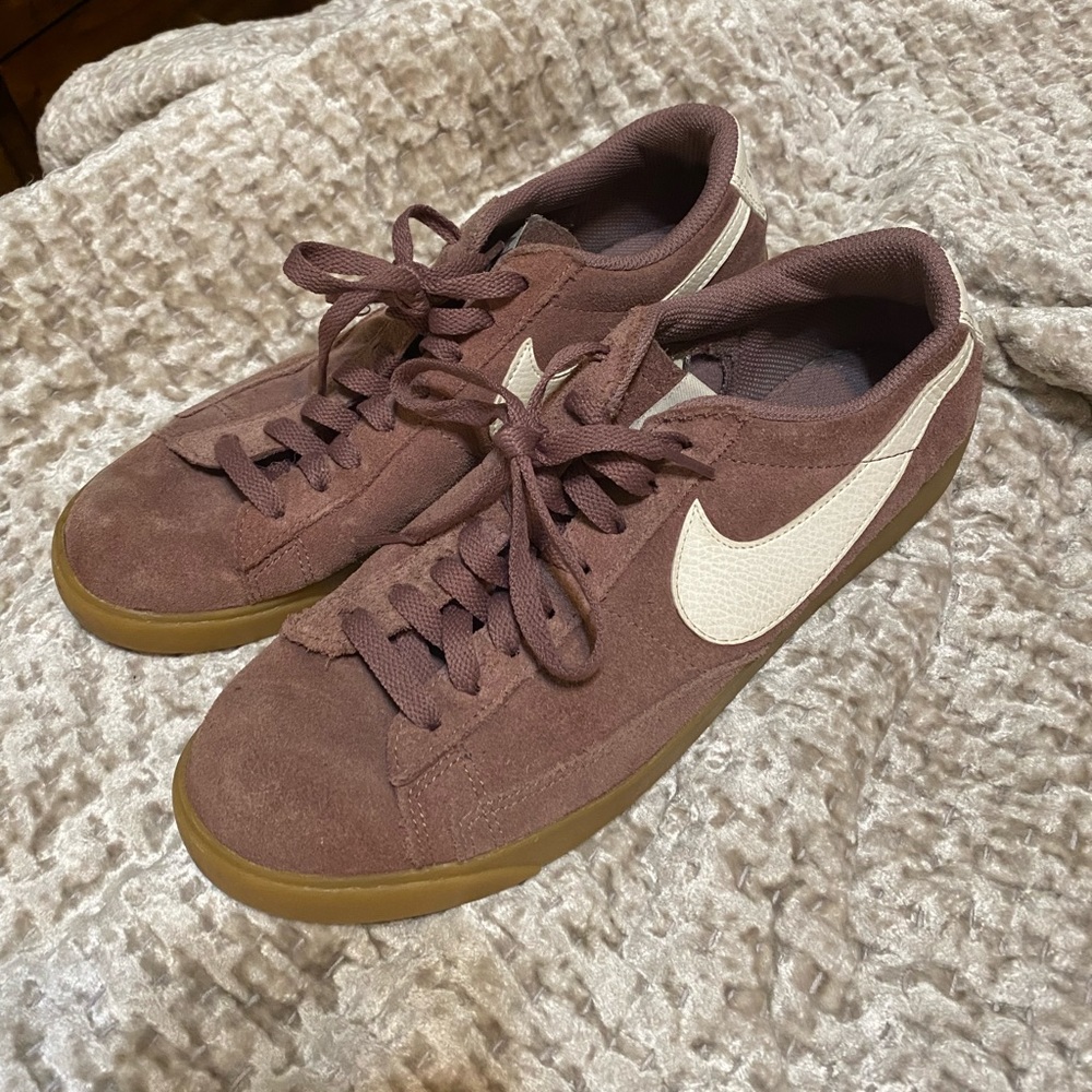 Nike Blazer low in mauve suede